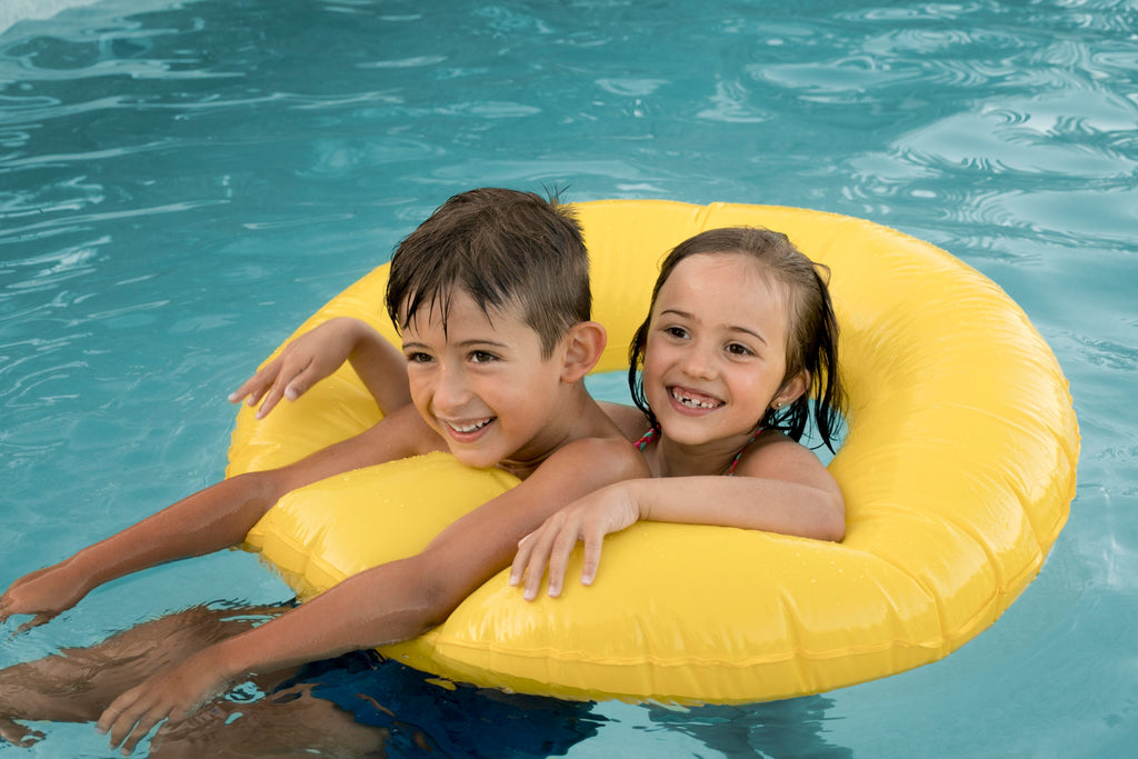 Things You Should Never Let Your Kid Do at the Pool