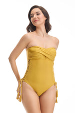 Strapless swimwear with padding 